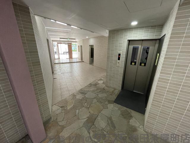 28/30 エントランス