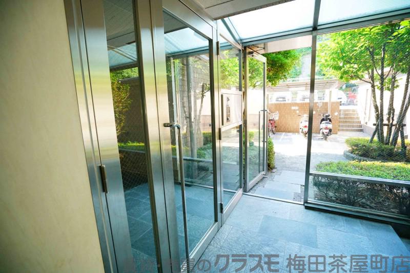 25/30 エントランス