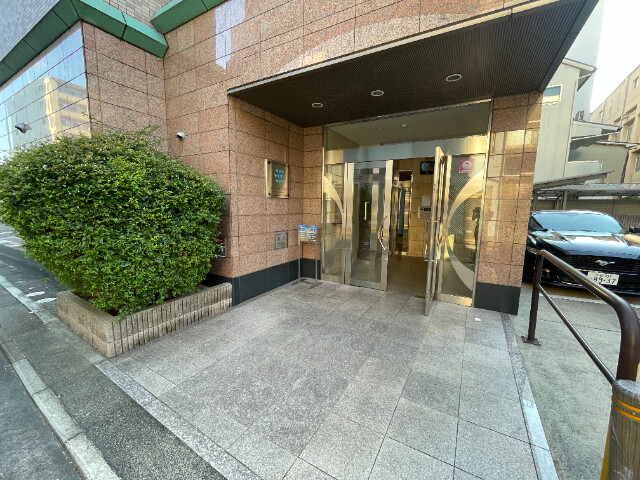 23/24 エントランス