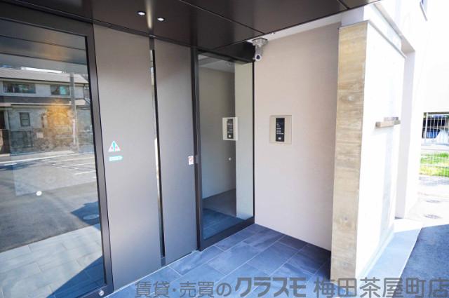 25/30 エントランス