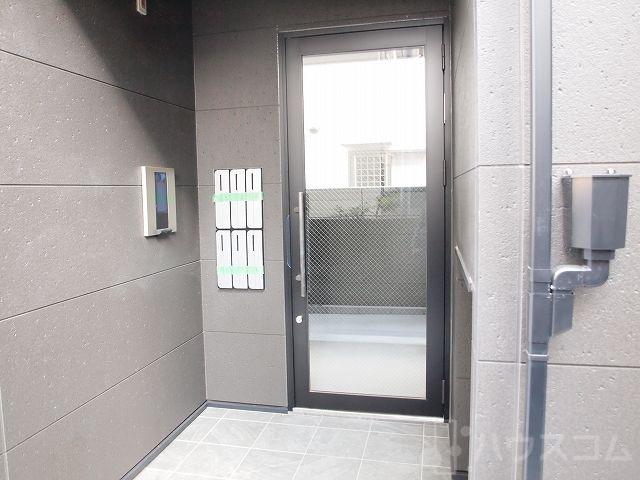 27/30 エントランス