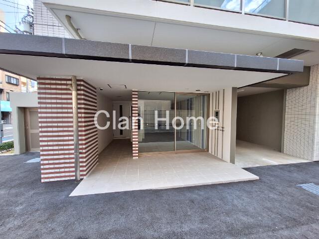 24/30 エントランス