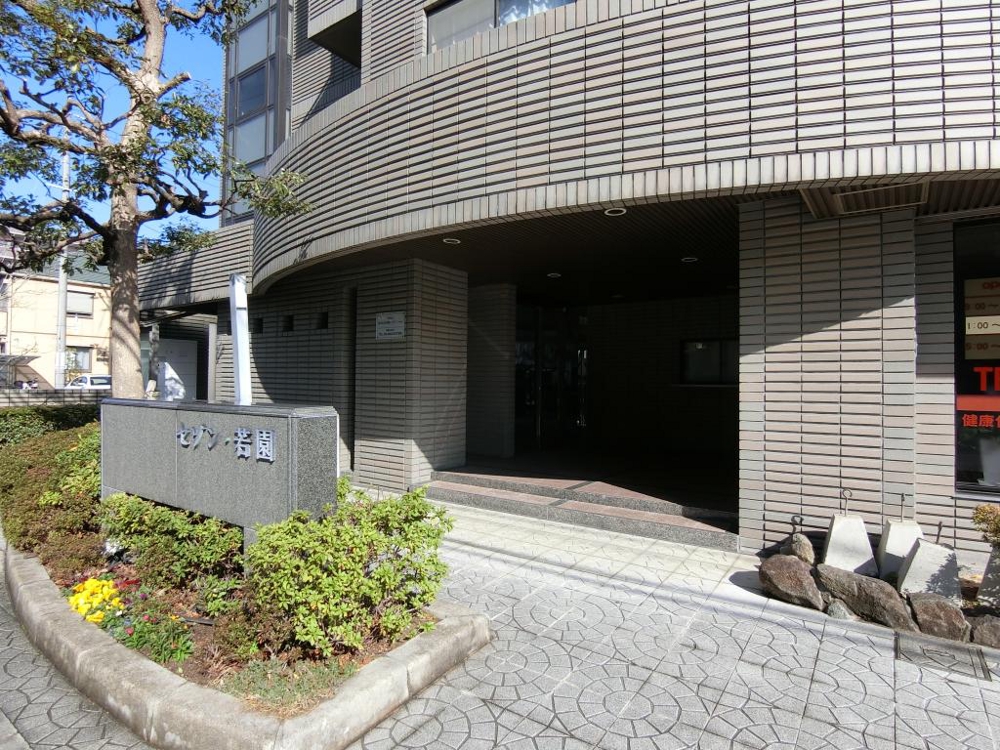 27/30 エントランス