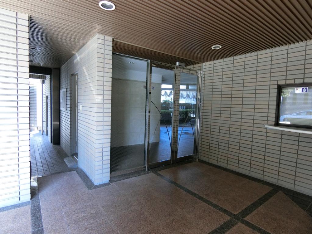 28/30 エントランス