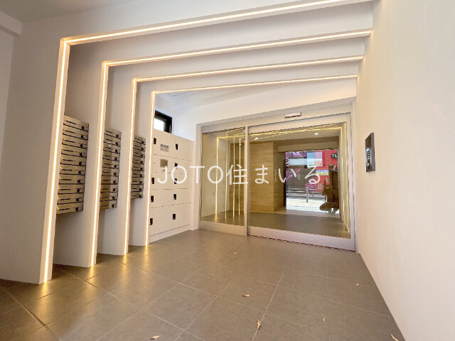 26/30 エントランス