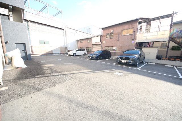 28/30 駐車場