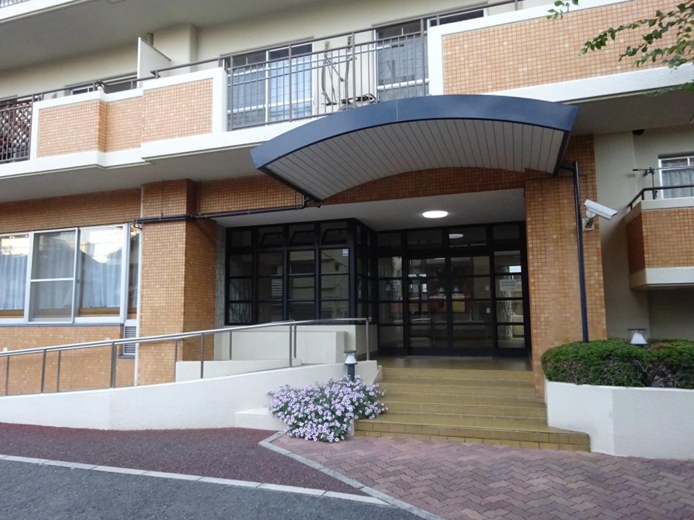 24/30 エントランス