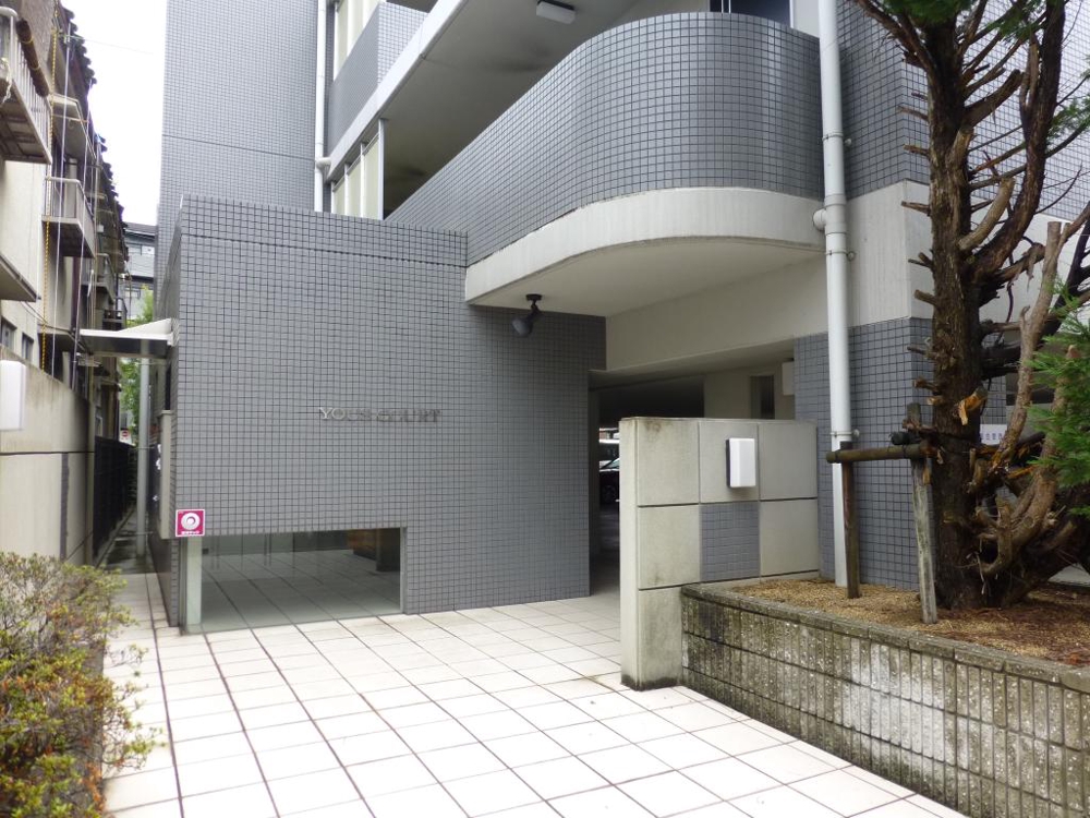 27/30 エントランス