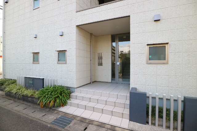 25/26 エントランス