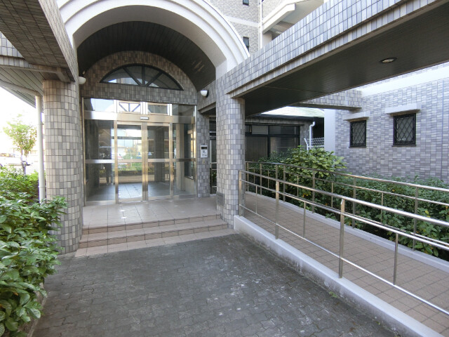 28/30 エントランス