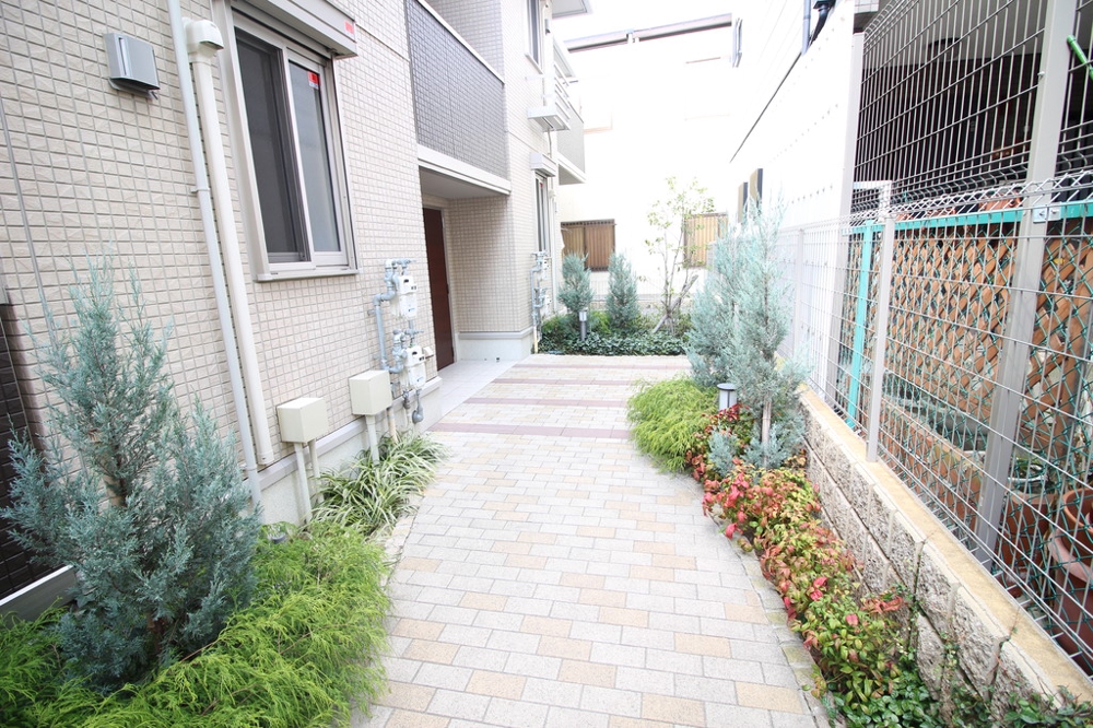 25/30 エントランス