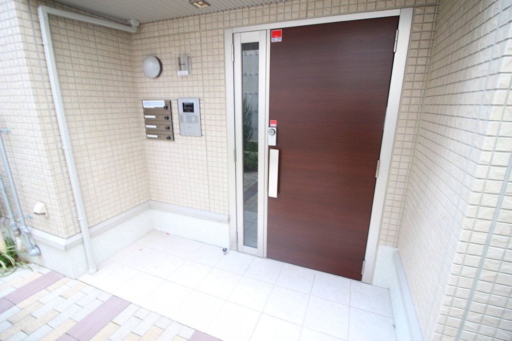 26/30 エントランス