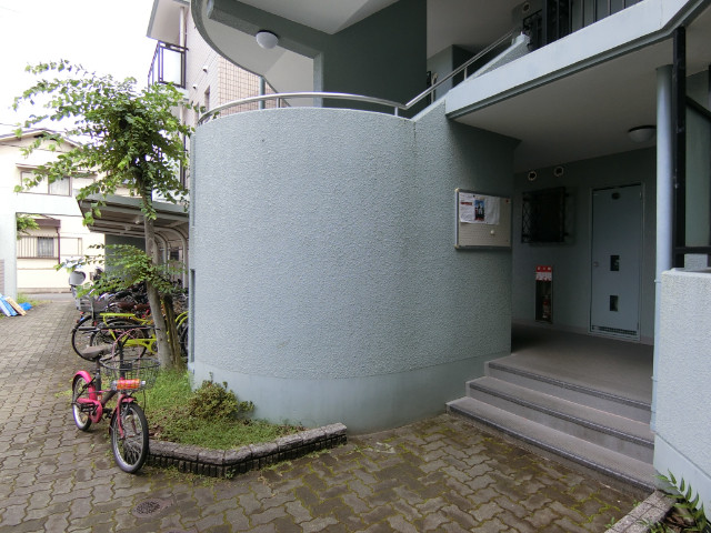 26/30 エントランス