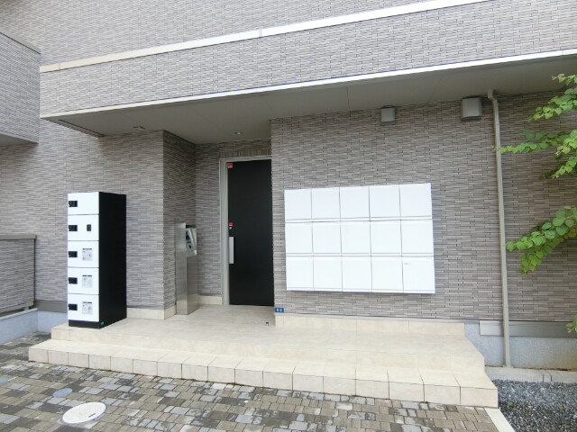 27/30 エントランス