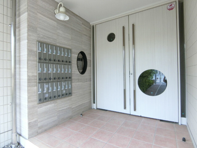 27/30 エントランス