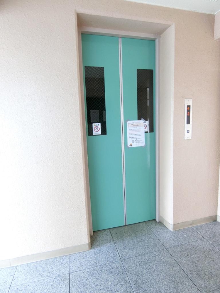 25/30 エントランス