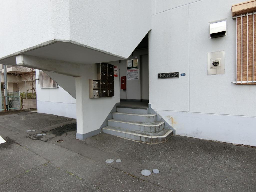 28/30 エントランス