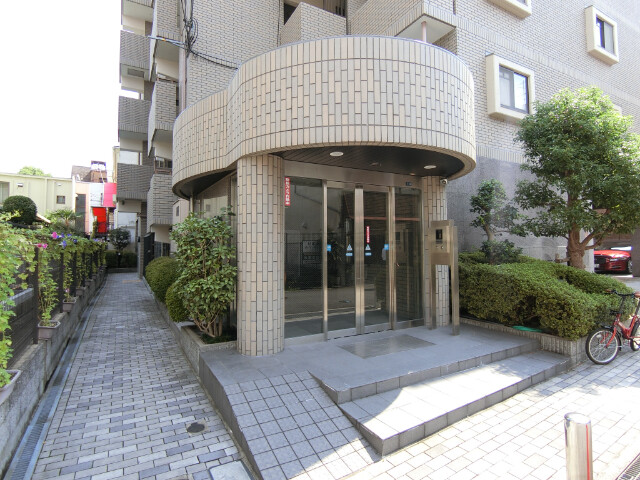 26/30 エントランス