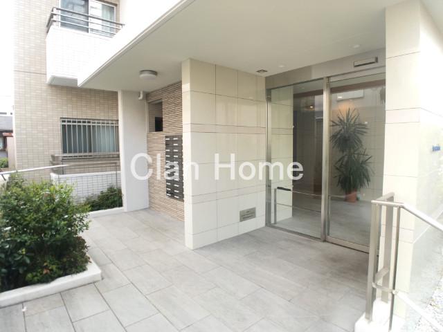 28/30 エントランス