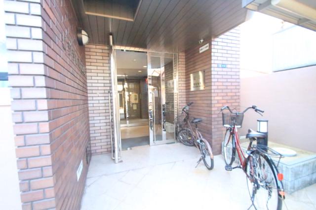 27/30 エントランス