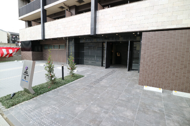 22/25 エントランス