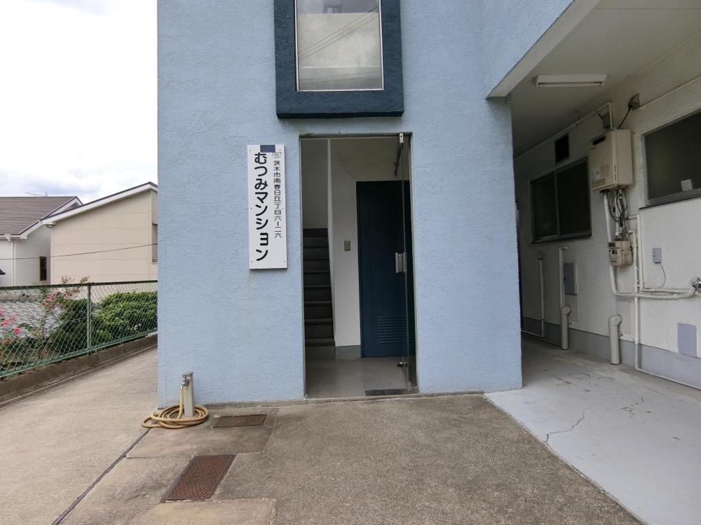 26/30 エントランス