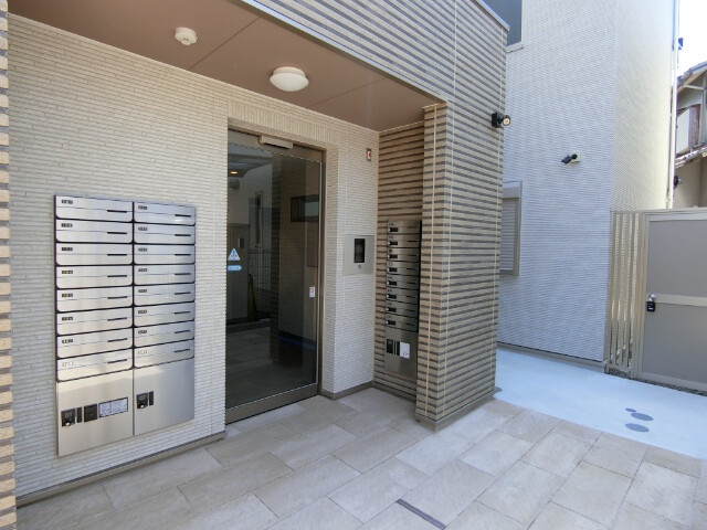 28/30 エントランス