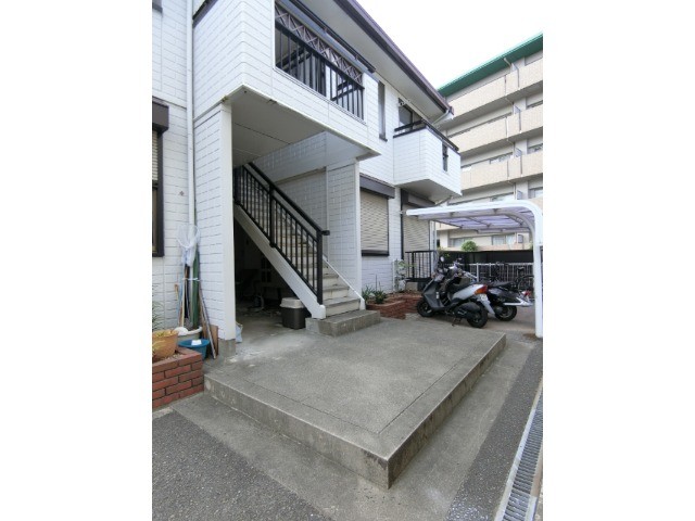 27/30 エントランス