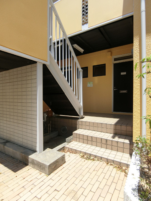 27/29 エントランス