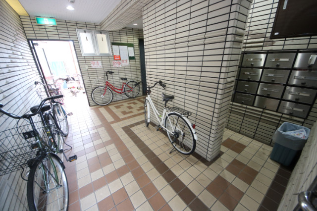 27/30 エントランス