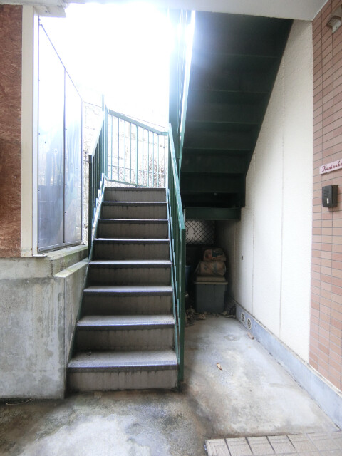 27/30 エントランス