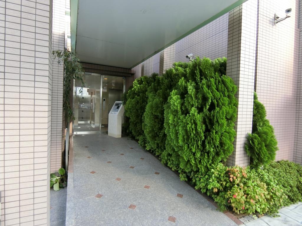 27/30 エントランス