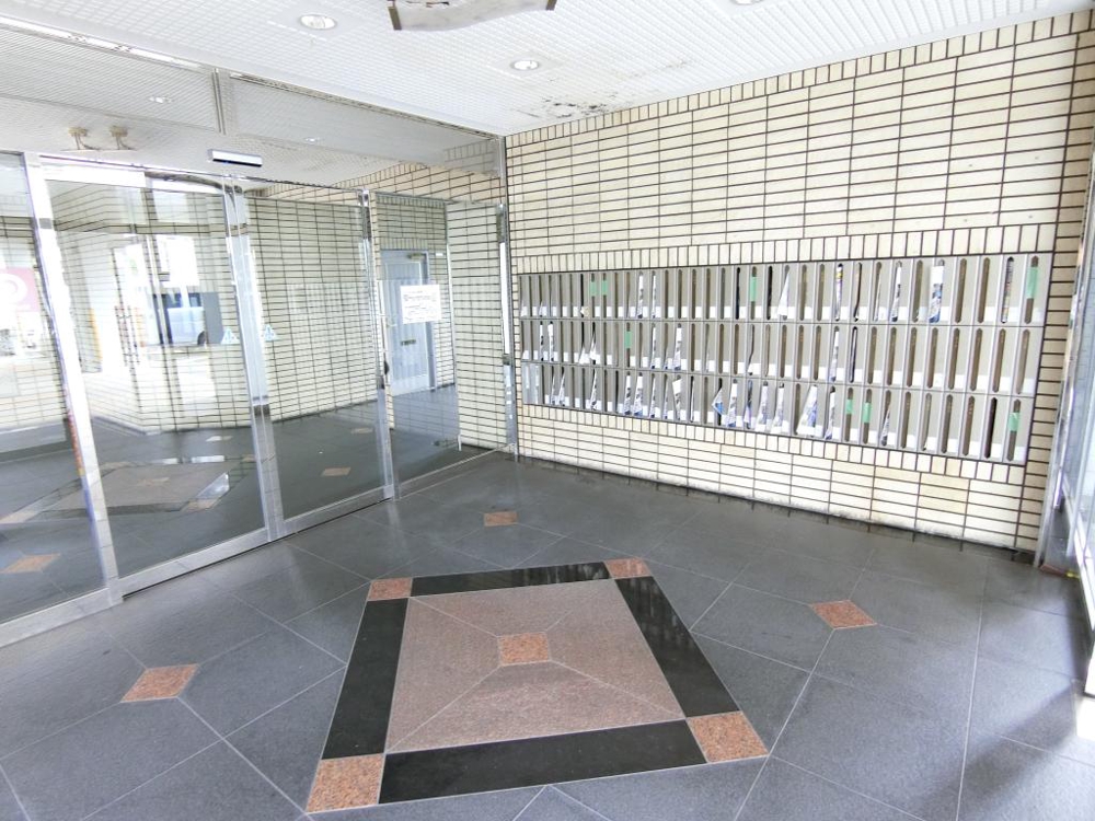 26/30 エントランス