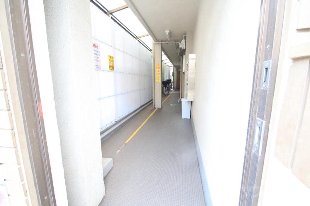 27/30 エントランス