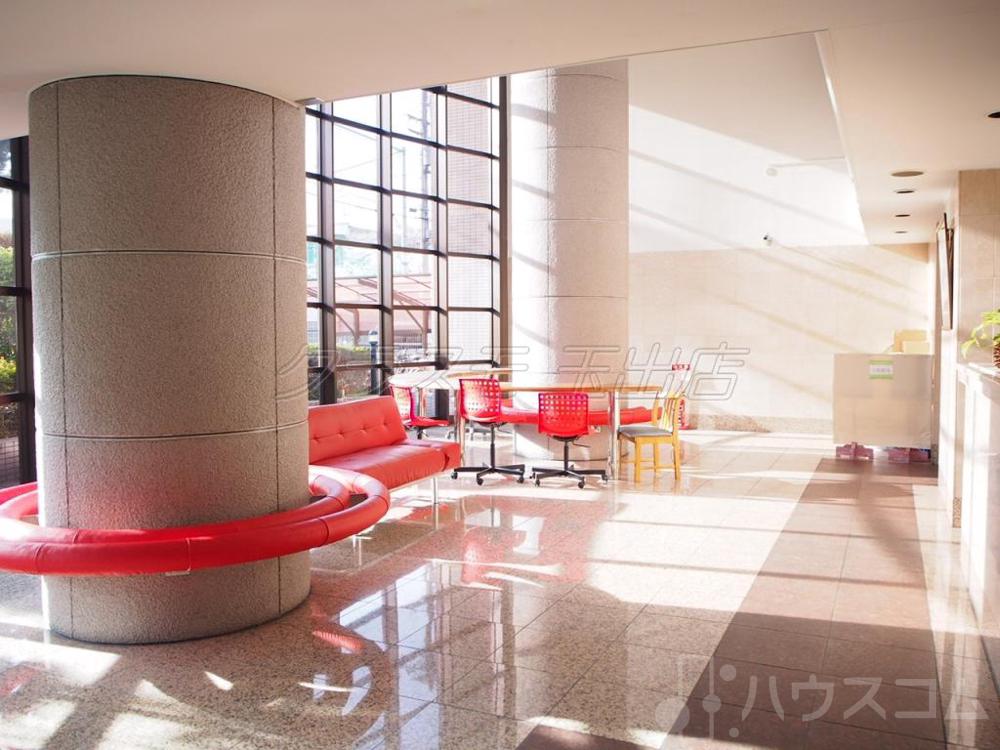 28/30 エントランス