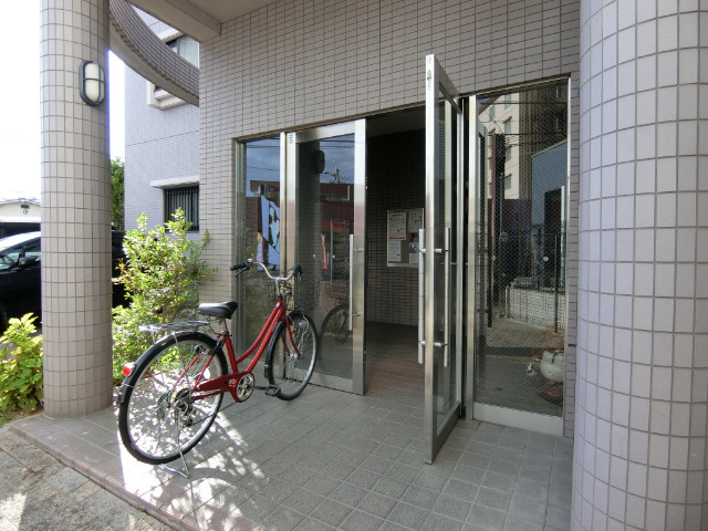 26/30 エントランス