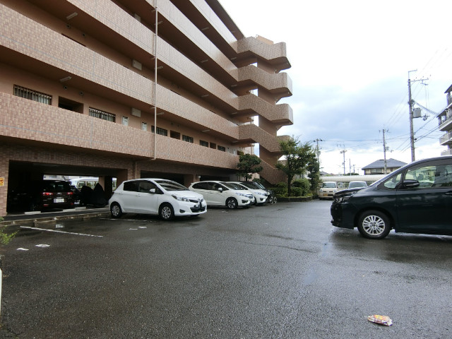 28/30 駐車場