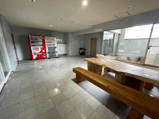 23/30 エントランス