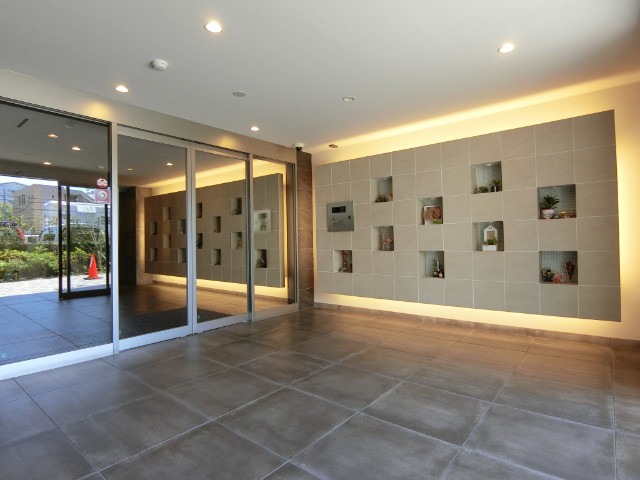 25/30 エントランス