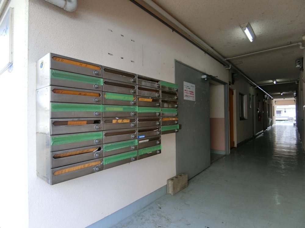 27/30 エントランス