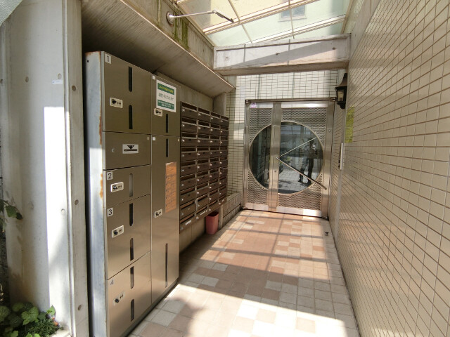 27/30 エントランス