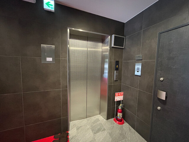 25/26 エントランス