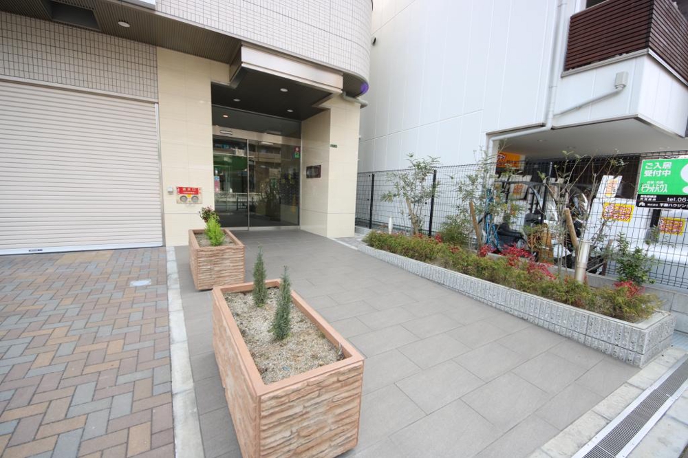 27/30 エントランス