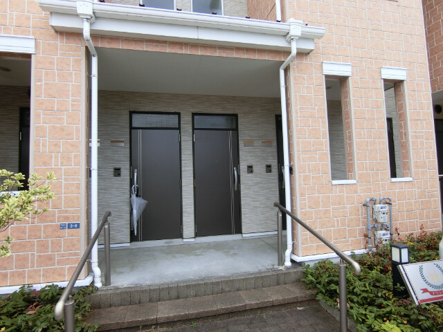 22/28 エントランス