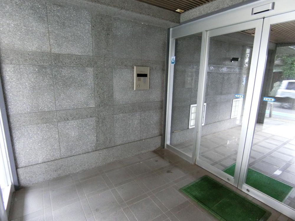 26/30 エントランス