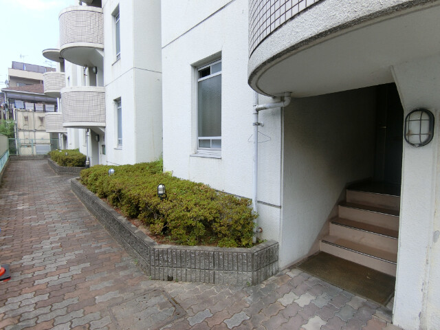 28/30 エントランス