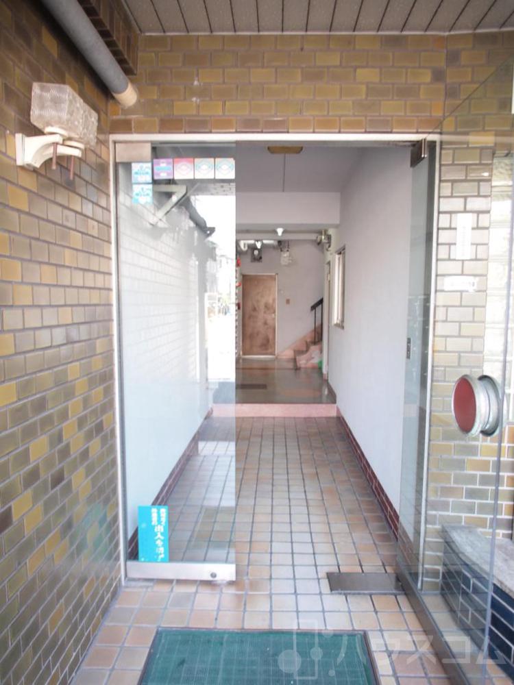 24/30 エントランス