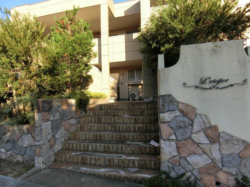 27/29 エントランス