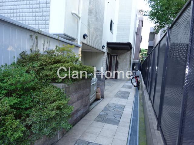 26/30 エントランス