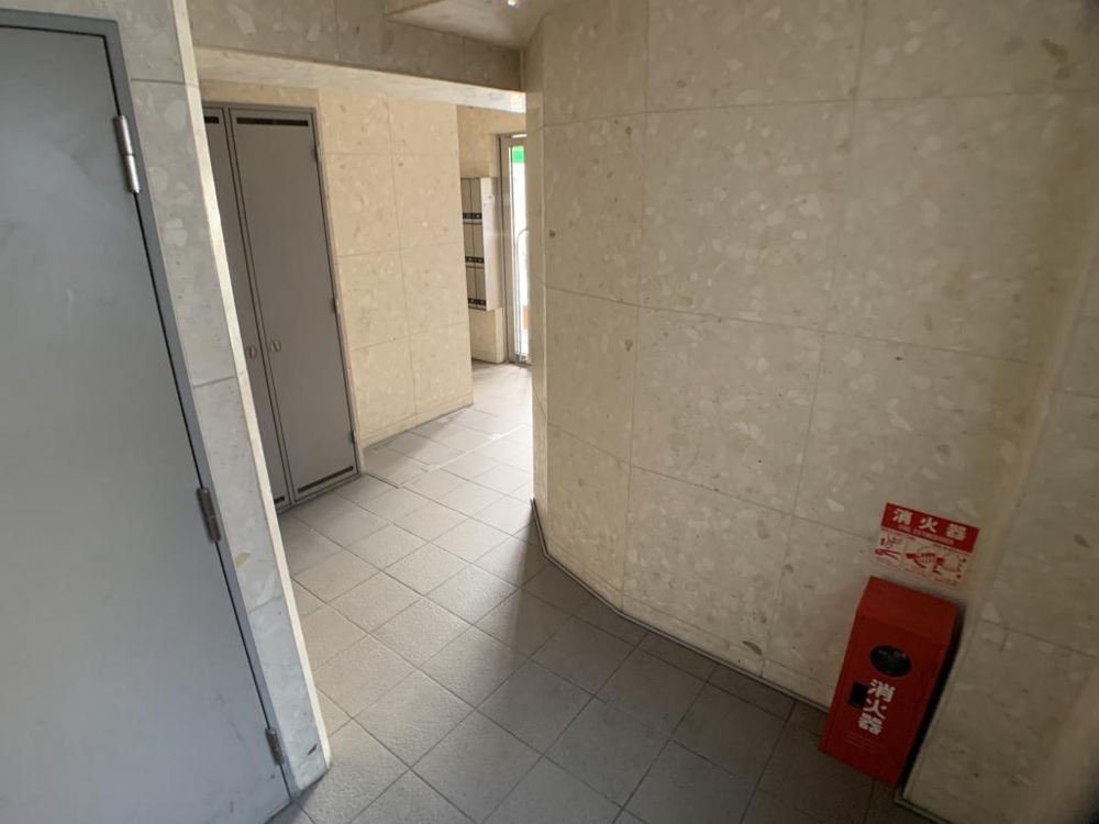 23/24 エントランス